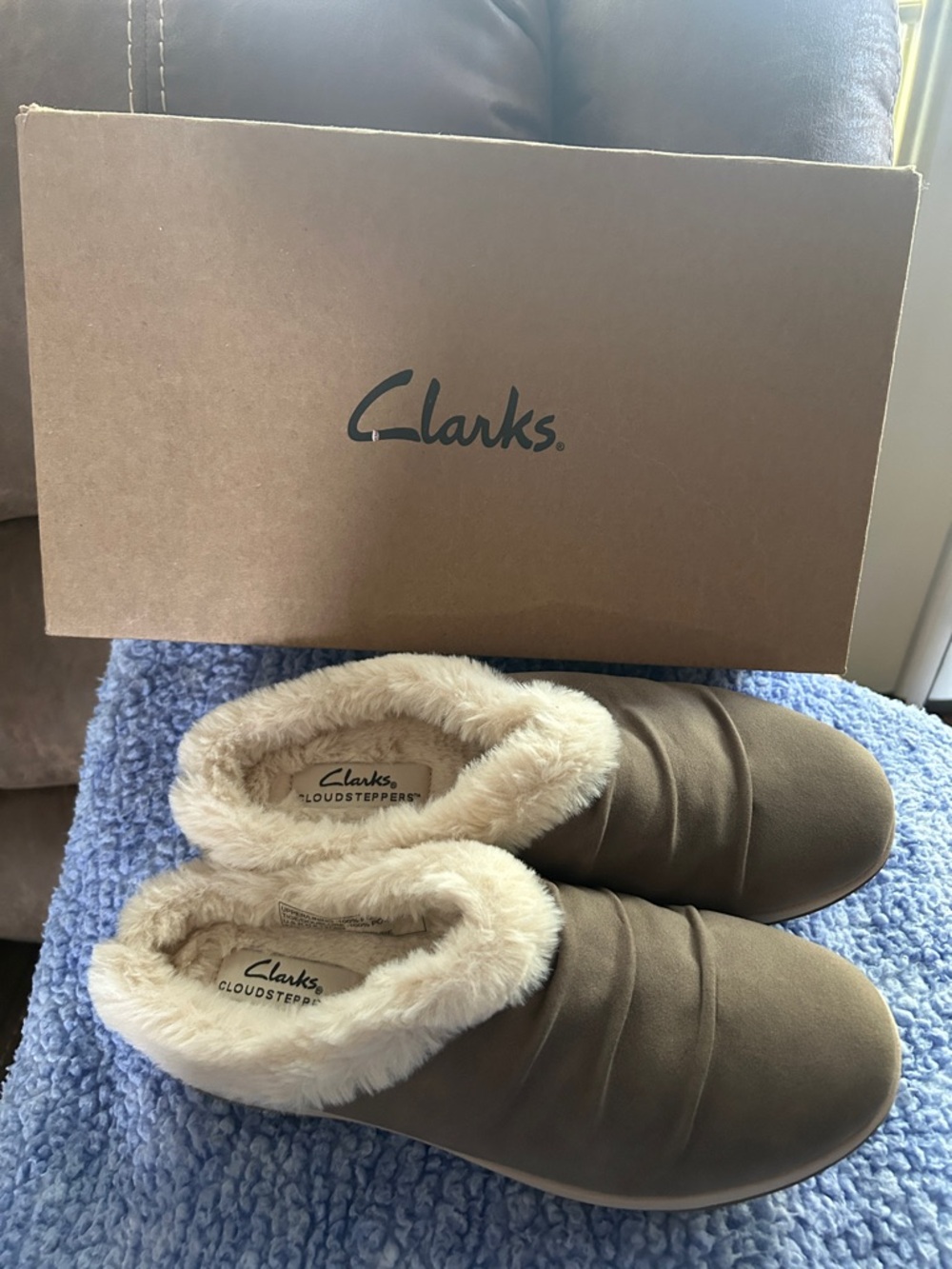 Clarks Taupe Cloudsteppers Slip-On Clogs with Cream Faux Fur